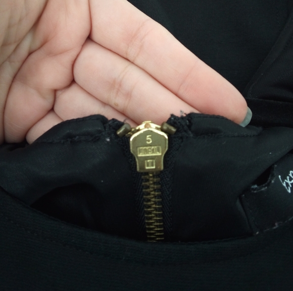 Express Little Black Dress Scoop Neck Mini Gold Zipper Vent XS - Picture 8 of 11